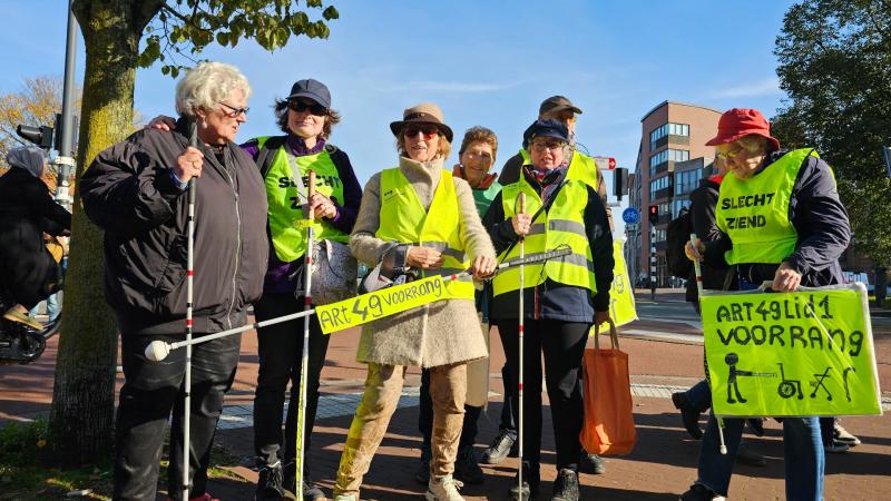 Slechtziende actievoerders op de Dag van de Witte Stok